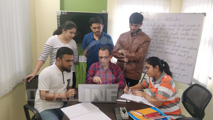 SEO Team discussion and Analysis at Opal Infotech